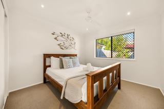 Steps from Sand 2 Bed Beach Escape with Courtyard - 8