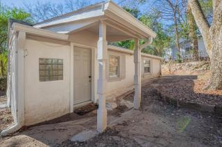 Caras Cottage - 2 miles from Sanford Stadium - 6