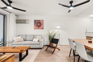 Vibrant 2 Bed Apartment with Pool and Gym Access - 1