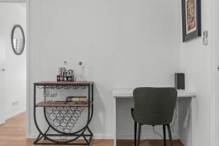 2 Bed Getaway with Shared Pool BBQ Access - 6