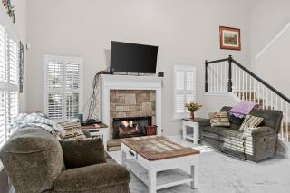 New to Vrbo Jefferson Poolside Escape w pool - 7