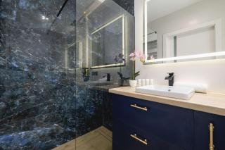 2-Bedroom Apartment with Balcony & Parking in Cracow by Noclegi Renters - 4