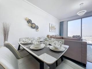 FAM Living - Spacious 3-Bedroom Apartment in Creek Gate with Stunning Views - 8