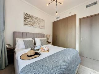 FAM Living - Spacious 3-Bedroom Apartment in Creek Gate with Stunning Views - 6