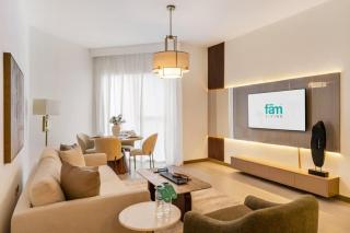 FAM Living Contemporary 2BR Oasis Waterfront Comfort Close to Downtown - 0