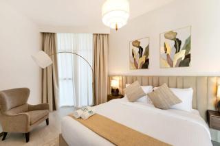 FAM Living Contemporary 2BR Oasis Waterfront Comfort Close to Downtown - 8