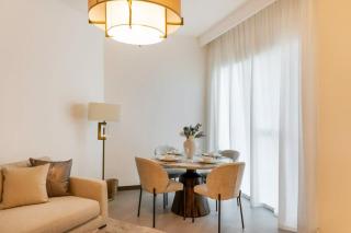 FAM Living Contemporary 2BR Oasis Waterfront Comfort Close to Downtown - 7