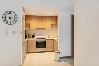 FAM Living Contemporary 2BR Oasis Waterfront Comfort Close to Downtown - 4