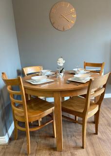 City Centre Apartment - Free Parking - Sleeps 4 - 7