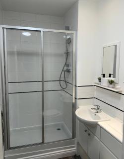 City Centre Apartment - Free Parking - Sleeps 4 - 1