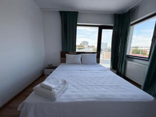 Panorama View Retreat - Elegant City Studio - 3