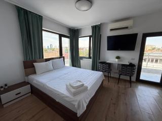 Panorama View Retreat - Elegant City Studio - 9