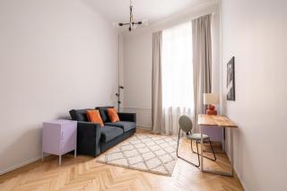 SAUNA - 3 Separate BRs - Foosball - Old Town Apartment - By Innorental - 4