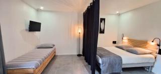 Séjour pro & Famille - Gîtes meublés Wood Sky - WIFI Parking privé Terrasses & Jardin - 5