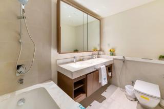 FAM Living - 3BR Creekside Escape in Creek Rise Tower 2 - 5