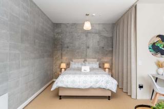 Petone City Studio with Balcony Sleeps 2 - 8