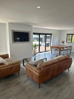 Modern Costal Escape-with Spa - 3