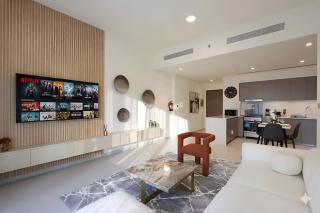 Luxury Grande Signature Apartment in Dubai Downtown Steps to Dubai Mall and Burj Khalifa with Stunning Pool View by La Brisa Dubai - 1