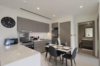 Luxury Grande Signature Apartment in Dubai Downtown Steps to Dubai Mall and Burj Khalifa with Stunning Pool View by La Brisa Dubai - 3
