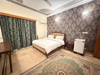 Baani Signature Hotel - 4