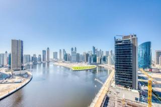 Contemporary Studio in Business Bay - Burj Khalifa View - Gym & Pool - 3