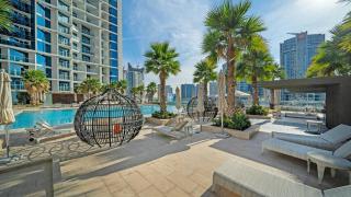 Contemporary Studio in Business Bay - Burj Khalifa View - Gym & Pool - 8