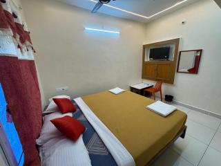 Family Guest House - 8