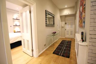Chelsea charming, spacious 3 double bedroom 2 bath flat on iconic Kings Rd, Chelsea - London - 2