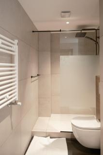 Luxury Airport Studio with Balcony Cozy & Modern - 7