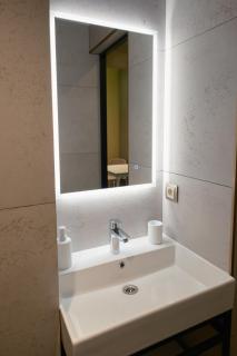 Luxury Airport Studio with Balcony Cozy & Modern - 5