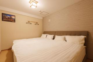 青葉邸 Glowlight 201 - 4-Bedroom Family Suite - 2-Min Walk to Kuromon Market - Near Dotonbori & Glico Sign - 7
