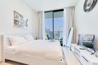 FAM Living Stylish Studio Apartment in Binghatti Azure JVC - 7