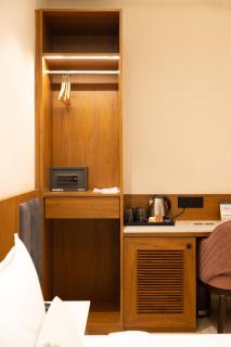 Pravasa Stay, Bapat Square - 3