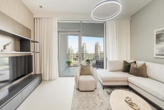 High-Floor 1BR Facing the Marina and City, Minutes from Marina Beach with Easy Access to Marine Transport, LIV Marina, Dubai Marina by Deluxe Holiday Homes - 2