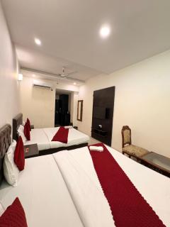 Hotel JB & Woodlark Zirakpur by Sidham Group of Hotels - 7