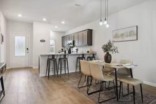 Luxurious Private Room, Parking, Garden, Close to Downtown Dallas - 9