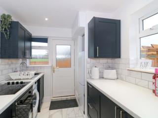 2 Stroud Bungalows - 6