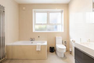 Serene 1BR with Garden in Leafy Finchley - 4