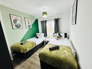 3 bedroom house sleeps 5 free parking long stay discounts - 6