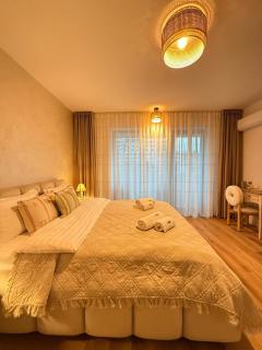 MoHost Elioré - a story written in light - 9