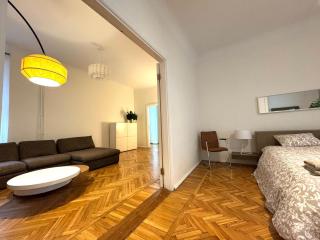 Spacious Apartment in Art Nouveau District Free Parking - 7