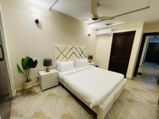 Premium serviced Two bedroom Suite, Near Airport DHA PHASE 8 with all amenities - 2