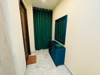 Premium serviced Two bedroom Suite, Near Airport DHA PHASE 8 with all amenities - 6
