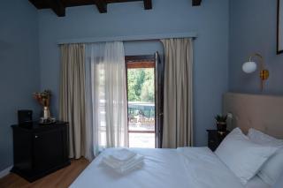 Deluxe Double Room by MANAGR - 9