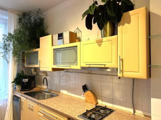 Spacious Apartment in Art Nouveau District Free Parking - 1