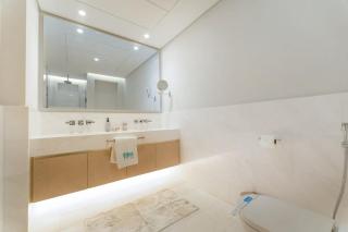 FAM Living - Palm Tower - Palm Jumeirah - Panoramic Studios - 1