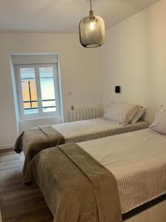 Le Vieux Bourg Apartment 2, Stylish 2 bedroom Apt, Cycle & Ski Holidays - 7