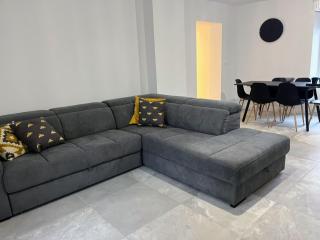 Le Vieux Bourg Apartment 2, Stylish 2 bedroom Apt, Cycle & Ski Holidays - 6