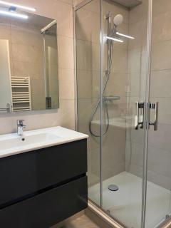 Le Vieux Bourg Apartment 2, Stylish 2 bedroom Apt, Cycle & Ski Holidays - 3