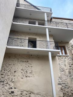 Le Vieux Bourg Apartment 2, Stylish 2 bedroom Apt, Cycle & Ski Holidays - 1